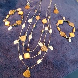 🛍 Closet clear out 🛍  Beautiful jewelry set